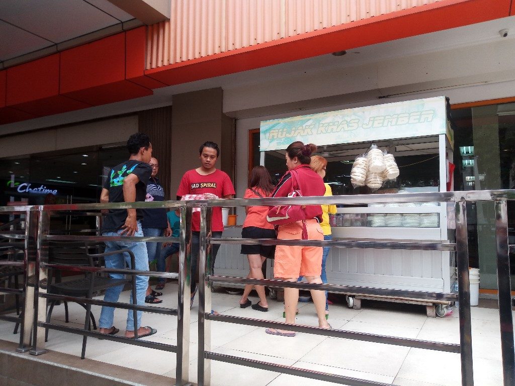 Kamu Pecinta Rujak Sunter Mall ? Sekarang Pindah di Metro Sunter